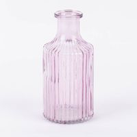 kleine vase mit geriffelter oberfläche lila