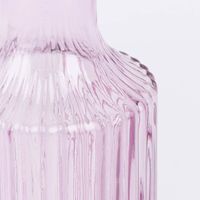 87364-Vase-Flaschenform-zylinderfoermig-mit-geriffelter-Oberflaeche-transparent-Glas-gross-oder-klein-DSC-8281-03.jpg große vase mit geriffelter oberfläche lila dteail flaschenhals