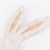 87394-Eierwaermer-Hase-aus-Polyesterfilz-in-hellgrau-dunkelgrau-oder-beige-8-5x22cm-114305-02.jpg Eierwärmer in Hasenform aus beigefarbenem Filz mit abstehendem SChwanz detail ohren