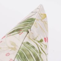 rechteckige Kissenhülle mit blumenwiese in bunt auf cremeweiß detail reißverschluss