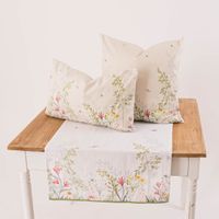 Gruppenbild 2 Kissen und 1 Tischläufer mit Blumenwiese in bunt auf creme