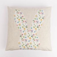 87454-Wende-Kissenhuelle-Hasenkopf-Blumen-Samtoptik-aus-Kunstfaser-beige-bunt-45x45cm-von-Clayre-und-Eef-DSC-9606.jpg Kissenhülle mit Hasenkopf und Blumen in beige weiß bunt quadratisch vorderseite