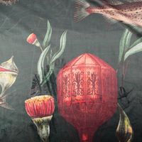 Samtstoff Polsterstoff Dekostoff Velvet Digitaldruck Fische Blumen Heißluftballon dunkelgrün orange 1,40m Breite Detail