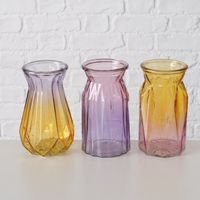 87681-Vase-aus-Glas-versch--Formen-mit-Farbverlauf-transparent-Farbschema-orange-rosa-violett-8-5x15cm-Hauptbild-FLP1yDk4-large.jpg Gruppenbild drei glasvasen in unterschiedlichen formen mit farbverlauf in lila-orange- und pinktönen