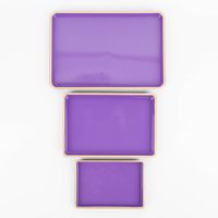 87758-3er-Set-Dekotablett-aus-Kunststoff-mit-goldfarbigem-Rand-lila-schwarz-32x21-5x2-5cm-IMG-KW17-181.jpg 3er set Dekotabletts in schwarz weiß gold verschiedene Größen