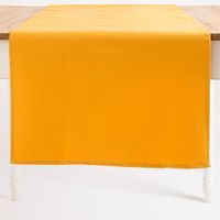 87821-Tischlaeufer-Outdoor-aus-Kunstfaser-einfarbig-honiggelb-45x150cm-IMG-KW23-230.jpg Outdoor Tischläufer einfarbig honiggelb über tisch frontalansicht