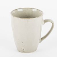 Tasse in handgetöpferter Optik grau