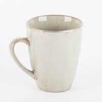 Tasse in handgetöpferter Optik grau