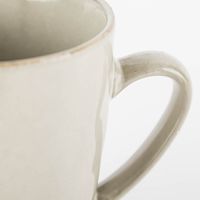 Tasse in handgetöpferter Optik grau