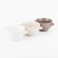 87845-Mueslischale-mit-Henkeln-aus-Keramik-weiss-beige-oder-taupe14x8cm-IMG-KW20-076.jpg 3 Müslischalen mit Linienrelief und Henkeln in taupe beige und weiß nebeneinander gestellt
