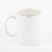 87847-Tasse-aus-Keramik-weiss-beige-oder-taupe-320ml-IMG-KW20-103.jpg Tasse mit Linienrelief in weiß