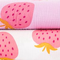 Musselin Stoff STRAWBERRIES Erdbeeren groß offweiß pink 1,35m Breite