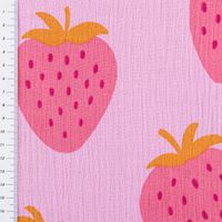 Musselin Stoff STRAWBERRIES Erdbeeren groß hell lila pink 1,35m Breite