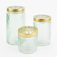 88172-Vase-aus-Glas-mit-perforiertem-Deckel-aus-Metall-diagonale-Linien-hellgruen-gold-verschiedene-Groessen-IMG-KW25-422_1.jpg 3 zylindrische Vasen mit Struktur und goldfarbigem Deckel