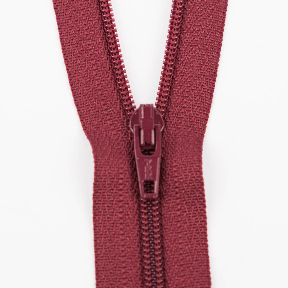 SCHÖNER LEBEN. YKK Reißverschluss nicht teilbar Kunststoffspirale 20cm weinrot