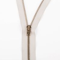 SCHÖNER LEBEN. YKK Reißverschluss nicht Teilbar Metall 8cm hellgrau SCHÖNER LEBEN. YKK Reißverschluss nicht Teilbar Metall 8cm hellgrau