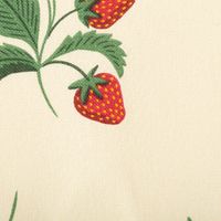 Dekostoff Halbpanama Strawberry Happy Fruit Erdbeeren vanille rot 1,4m Breite Detailaufnahme