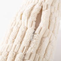 88950-Kissen-3D-Kuschelrelief-Struktur-dove-white-creme-45x45cm-IMG-KW35-372.jpg Kissen 3D Kuschelrelief Struktur dove white creme 45x45cm Detail Reißverschluss