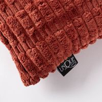 Kissen 3D Kuschelrelief Struktur marsala rot 45x45cm Detail Label