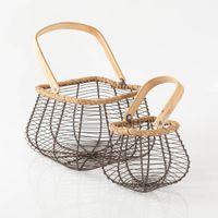 89027-Korbset-aus-Metall-mit-Holzgriff-von-Clayre-und-Eef-2teilig-IMG-KW36-049.jpg Korbset aus Metall mit Holzgriff von Clayre & Eef 2teilig