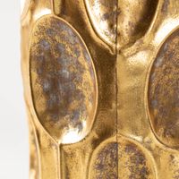 89045-Vase-Flasche-aus-Metall-Reliefstruktur-Gold-von-Countryfield-14x14x66-5cm-IMG-KW37-030.jpg Vase Flasche aus Metall Reliefstruktur Gold von Countryfield 14x14x66,5cm Detailaufnahme Oberfläche