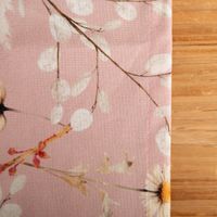 89108-Tischlaeufer-Dried-Flower-Romance-rosa-in-40x160cm-von-SCHoeNER-LEBEN---MG-9347.jpg Wunderschöner Tischläufer Dried Flower Romance in Rosa von SCHÖNER LEBEN. in 40x160cm Naht