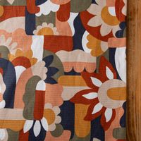 89116-Tischlaeufer-Naive-mit-Retro-Dessin-Canvas-40x160cm-von-SCHoeNER-LEBEN--89116-006.jpg Tischläufer Canvas von SCHÖNER LEBEN, 40x160 cm, Retro-Dessin „Naive“ mit buntem geometrisch-floralem Muster in Orange, Rot, Grün, Beige und Dunkelblau - Nahaufnahme