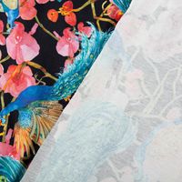 89139-Jersey-Stoff-Baumwolljersey-Digitaldruck-Pfau-Blueten-schwarz-bunt-1-45m-Breite-IMG-KW37-299.jpg Jersey Stoff Baumwolljersey Digitaldruck Pfau Blüten schwarz bunt 1,45m Breite Vorder- und Rückseite