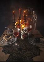 89160-Tischlaeufer-Spinnennetz-fuer-Halloween-in-Schwarz-45x185cm-Screenshot-2024-09-11-193110.jpg Dekobeispiel zu Tischläufer Spinnennetz für Halloween in Schwarz 45x185cm