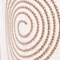89171-Scheibengardinen-Meterware-naehfrei-Spiralen-weiss-beige-75cm-Hoehe-89171-006.jpg Scheibengardinen Meterware nähfrei Spiralen weiß beige 75cm Höhe Motiv