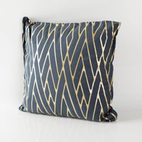 89187-Kissen-Houston-in-Blau-mit-Metallic-Effekten-in-Gold-40x40cm-89187-003.jpg Kissen Houston in Blau mit Metallic-Effekten in Gold 40x40cm seitlich