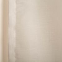 Zeitlose Gardine in Wollweiß mit natürlicher Leinenstruktur und praktischem Smok-Schlaufenband. Der transparente Stoff sorgt für eine helle Atmosphäre und dezenten Sichtschutz – in verschiedenen Größen erhältlich - Nahaufnahme
