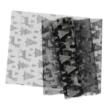 Festlicher Tischläufer aus Organza mit Tannen und Hirschen in Schwarz und Silber in der Größe 28x300cm