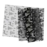 Festlicher Tischläufer aus Organza mit Tannen und Hirschen in Schwarz und Silber in der Größe 28x300cm