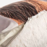 Die hochwertige Kissenhülle Hirschkopf mit Kuschelrückseite weiß 45x45cm von Magma besticht durch ihr majestätisches Wildtier-Motiv für gemütliche, weiche und stilvolle Akzente in Ihrem Zuhause - Reissverschluss
