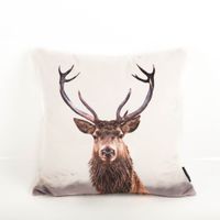 89764-Kissenhuelle-Hirschkopf-mit-Kuschelrueckseite-weiss-45x45cm-von-Magma-IMG-7659.jpg Die hochwertige Kissenhülle Hirschkopf mit Kuschelrückseite weiß 45x45cm von Magma besticht durch ihr majestätisches Wildtier-Motiv für gemütliche, weiche und stilvolle Akzente in Ihrem Zuhause - Vollansicht