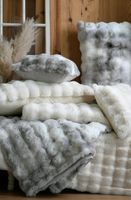 Kuschelkissen XL aus Plüschfell grau weiß 50x80cm Szenerie