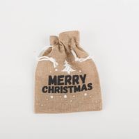 89821-Geschenksaeckchen-Merry-Christmas-aus-Jute-23x17cm-IMG-1268.jpg Geschenksäckchen Merry Christmas aus Jute 23x17cm in Szene gesetzt
