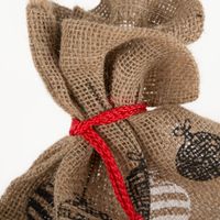 89822-Geschenksaeckchen-Merry-Christmas-aus-Jute-45x30cm-IMG-1284.jpg Geschenksäckchen Merry Christmas aus Jute 45x30cm Nahaufnahme der Schlaufe