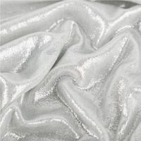 89895-Jersey-Stoff-Glitzer-Slinky-Bijoux-Foil-weiss-1-45m-Breite-IMG-9812.jpg Jersey Stoff Glitzer Slinky Bijoux Foil weiß 1,45m Breite in Falten