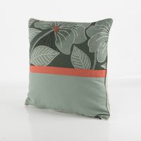 Modernes Kissen Parrot in Grün mit Kederumrandung in der Größe 40x40cm - ein schöner Hingucker auf deinem Sofa! Vollbild