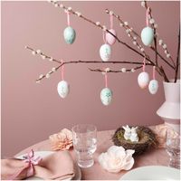 90068-Aufhaenger-Deko-Ostereier-mit-Haeschen-und-Blumen-rosa-6-Stueck-4x6cm-von-Rico-Design-701228-AW-Q-2.jpg Aufhänger Deko Ostereier mit Häschen und Blumen rosa 6 Stück 4x6cm von Rico Design aufgehängt an Palmkätzchen-Zweigen