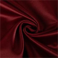 Der edle Vorhangstoff Dekostoff Satinstoff Kandinsky uni Rot 300cm Breite besticht durch fließenden Fall und seidigen Glanz. Ideal für elegante Fensterdekorationen und hochwertige Heimtextilien - kunstvoll eingedreht in Falten