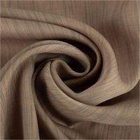 90171-Vorhangstoff-Dekostoff-Menari-Struktur-meliert-Beige-152cm-Breite-IMG-4364.jpg Hochwertiger Vorhangstoff Dekostoff Menari in Beige besticht durch seine moderne Strukturoptik und die dezent melierte Farbgebung. Mit 152 cm Breite eignet sich die Meterware ideal für stilvolle Fensterdekorationen - kunstvoll eingedreht in Falten