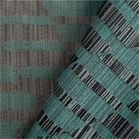 Der hochwertige Vorhangstoff Jacquard Linux in der Farbkombination Petrol und Grau besticht durch seine aufwendige Webtechnik und eine moderne, grafische Optik. Mit einer Breite von 154 cm eignet sich dieser blickdichte Dekostoff ideal für Vorhänge, Kissen