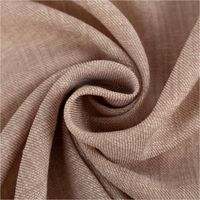 90234-Vorhangstoff-Mondeo-Eco-Struktur-Beige-145cm-Breite-IMG-4522.jpg Der hochwertige Vorhangstoff Mondeo Eco Struktur Beige 145cm Breite besticht durch seine natürliche Weboptik. Ideal für zeitlose Fensterdekorationen und nachhaltige, moderne Heimtextilien - kunstvoll eingedreht in Falten