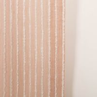 90255-Gardinenstoff-Meterware-mit-Bleiband-und-Boucle-Streifen-rosa-3m-Hoehe--MG-8776.jpg Modern gestreifter Gardinenstoff in zartem Rosa als transparente raumhohe Meterware, hergestellt in Deutschland Musternahaufnahme