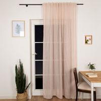 90255-Gardinenstoff-Meterware-mit-Bleiband-und-Boucle-Streifen-rosa-3m-Hoehe--MG-8785.jpg Modern gestreifter Gardinenstoff in zartem Rosa als transparente raumhohe Meterware, hergestellt in Deutschland in Szene gesetzt bei Nacht