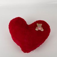 90344-Plueschkissen-Herz-rot-32x25cm-von-La-Vida-IMG-2041.jpg Herz Plüschkissen in Rot – Die perfekte Geschenkidee für Verliebte von vorne