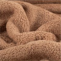 Flauschiger Teddy Fleece aus Baumwolle in Braun – perfekt zum Kuscheln gemuehtlich drapiert